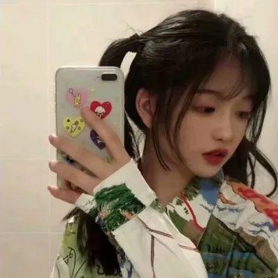 何洁红毯滑倒