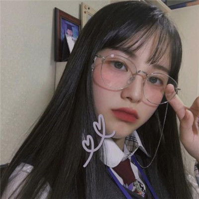 女孩学骑单车